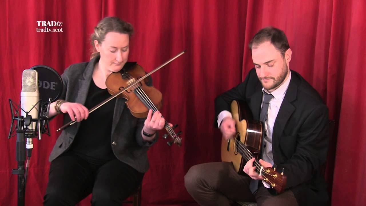Gillian Frame and Mike Vass perform Hug Air A Bhonaid Mhoir and Cha Tig an Latha